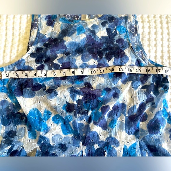 EUC 💙 Worth NY Sleeveless Eyelet Sheer Floral Top – Size 10 – Blue & White  🌸 - Picture 5 of 7